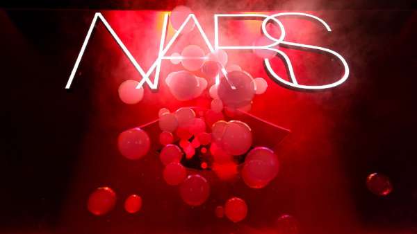 NARS多重感官體驗(yàn)快閃活動(dòng)策劃「飛吻空間站」，玩味邂逅全新