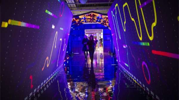 谷歌20周年慶典活動策劃把現(xiàn)場時間倒退到剛成立的90年代