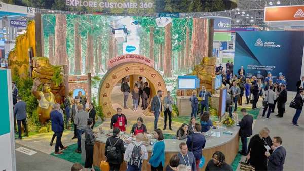 零售業(yè)大會上的這個展覽活動策劃了一個身臨其境視覺刺激的體驗(yàn)