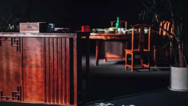 一場(chǎng)沉浸式體驗(yàn)的時(shí)裝發(fā)布會(huì)活動(dòng)策劃詮釋了對(duì)中國(guó)傳統(tǒng)文化的推崇