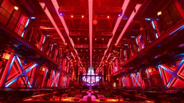 杭州ONE THIRD空間展覽活動(dòng)策劃是光影何建筑構(gòu)建成的通透空間