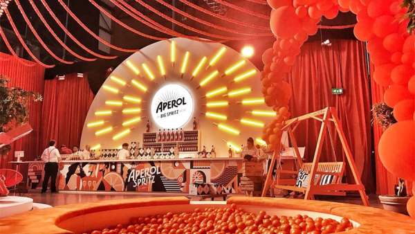 開胃酒體驗(yàn)式派對活動(dòng)策劃居然有點(diǎn)橙黃色的「運(yùn)河」，真有趣