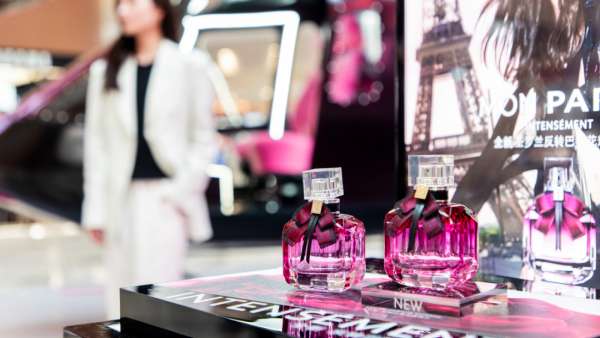 YSL圣羅蘭狂愛之旅快閃店活動策劃居然來了架大型直升飛機(jī)