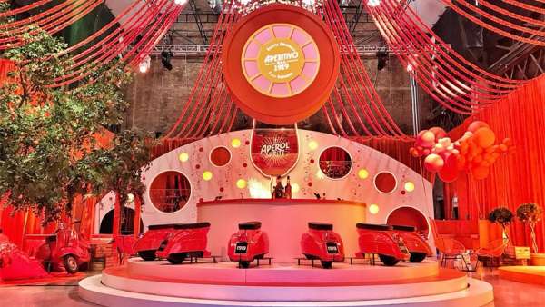 開胃酒消費者體驗派對活動策劃的汽車外形熱水浴缸瞬間亮了