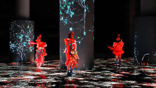 這場賽博朋克新媒體服裝大秀活動(dòng)策劃竟出自廣美師生，太酷了