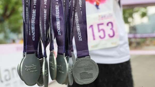 派對馬拉松彩跑活動策劃嗨翻了，現(xiàn)場熱情勝過當天的高溫