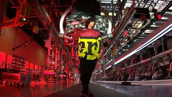 Ferrari法拉利在自家工廠里辦起了工業(yè)風(fēng)和機(jī)械感的時(shí)裝發(fā)布會(huì)活動(dòng)策劃