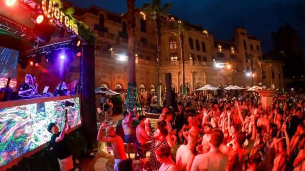 科羅娜音樂泳池派對活動策劃驚艷上演，快來釋放你的荷爾蒙