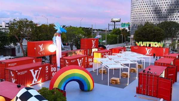 路易.威登男裝全球巡回發(fā)布會活動策劃以集裝箱和動物為現(xiàn)場裝置主角