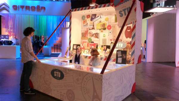 smiling to unlock快閃活動策劃被設(shè)計成一個保存我們最珍貴物品的盒子