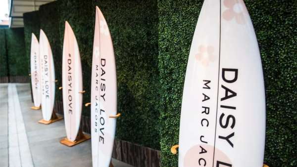 這朵小雛菊很香:馬克·雅可布香水發(fā)布派對(duì)