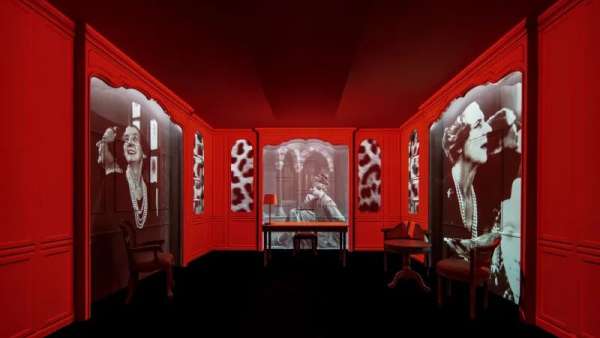 “尋蹤豹影”的卡地亞獵豹快閃活動(dòng)策劃滿是獵豹奔跑時(shí)的動(dòng)感姿態(tài)