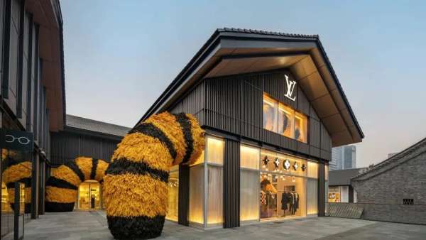 成都太古里L(fēng)V的虎年藝術(shù)展覽活動(dòng)策劃裝置毛茸茸的，太萌了