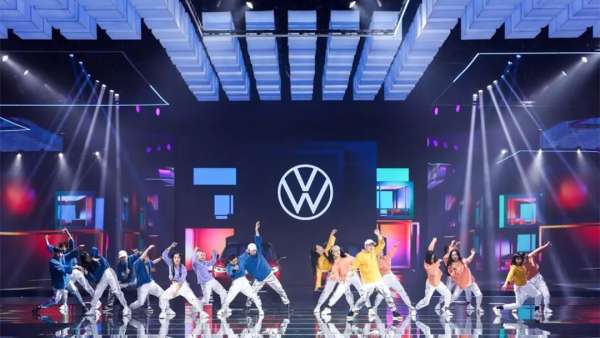 “自我而始”大眾ID.4中國發(fā)布會活動策劃了一場2000無人機的特技表演