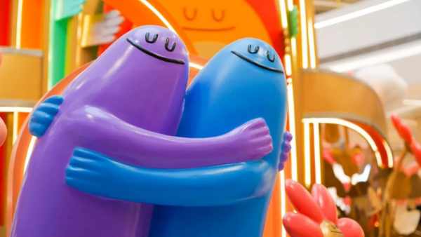 “BIG HUGS FOR LIFE 擁抱生活”主題藝術(shù)展活動策劃旨在為生活喝彩