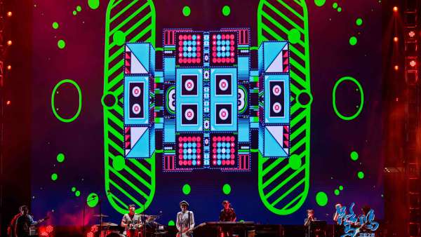 三亞之夜群星演唱會(huì)活動(dòng)策劃星光熠熠，觀眾氣氛熱情高漲