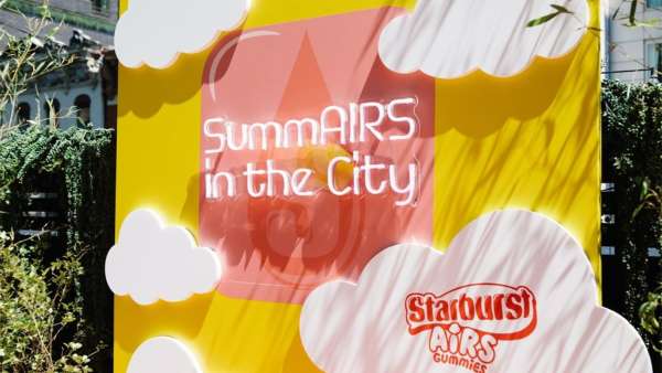 瑪氏糖果在紐約辦了一場泳池的體驗(yàn)派對活動「夏日工作日」活動策劃