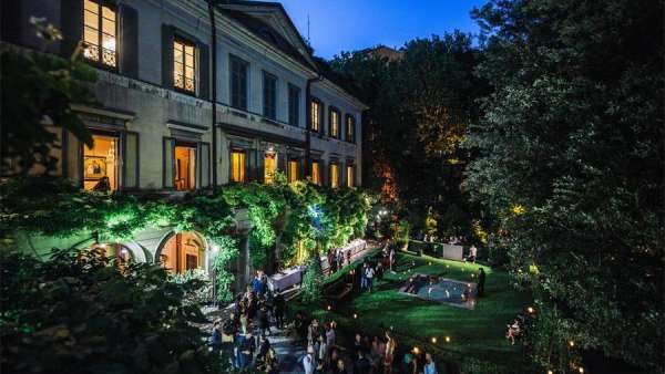 著名DJ維吉爾·阿布洛現(xiàn)場(chǎng)花園雞尾酒派對(duì)打碟|玩轉(zhuǎn)我的潮姿態(tài)