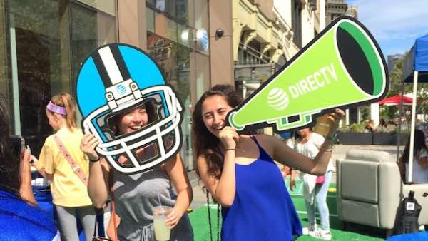 DirecTV 美國橄欖球大聯(lián)盟體驗(yàn)活動驚現(xiàn)波士頓街道