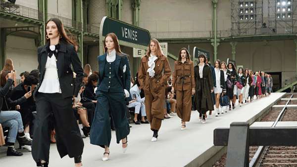 CHANEL的火車站主題秀場(chǎng)驚艷旁人了