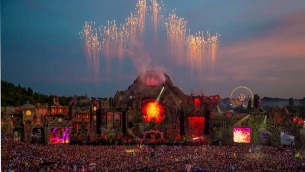 這是一座火山的舞臺(tái):2013年“明日世界”