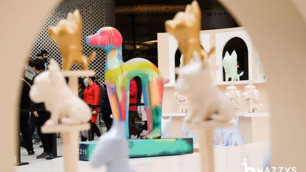 HAZZYS萌寵藝術(shù)展活動策劃現(xiàn)場還邀請了Ethan進行涂鴉藝術(shù)創(chuàng)作