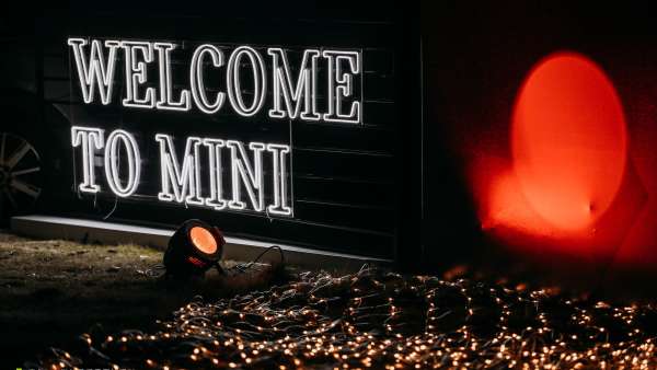 沉浸式感受MINI「寵你」小樹林圣誕季草地派對(duì)活動(dòng)策劃吧