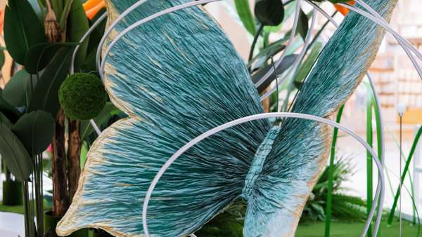 漫步蝶變新·生藝術(shù)展覽活動策劃中，如置身春日花園