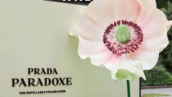 Prada紐約時(shí)裝周限時(shí)快閃活動(dòng)策劃充滿(mǎn)了香水氣泡