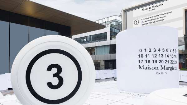 馬吉拉限時快閃活動策劃裝置呈現(xiàn)了傳統(tǒng)文化與時裝創(chuàng)造力的融合之美