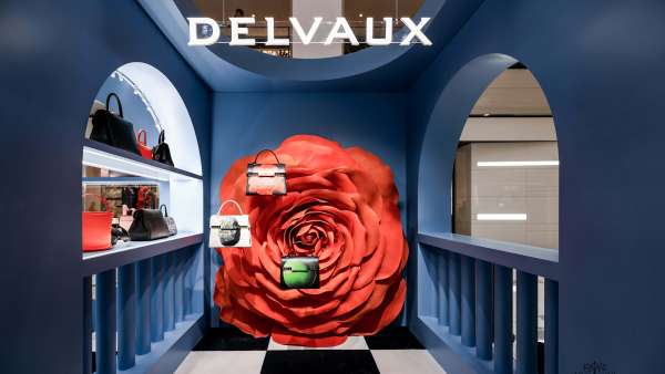 Delvaux致敬瑪格利特125周年《以愛之名》展覽活動策劃超越時空跨界