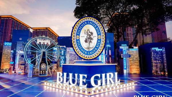 藍(lán)妹璀璨之夜東莞站活動策劃還原了維多利亞港地標(biāo)摩天輪