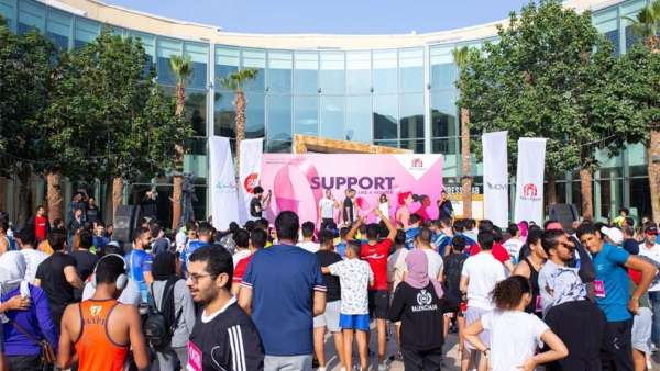 埃及購物中心“粉紅跑”公益活動策劃旨在贊美與乳腺癌戰(zhàn)斗的女性力量