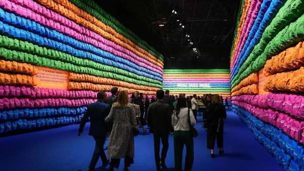 “羅賓漢給你力量”的年度籌款宴會(huì)活動(dòng)策劃入口處的裝飾依然充滿創(chuàng)意